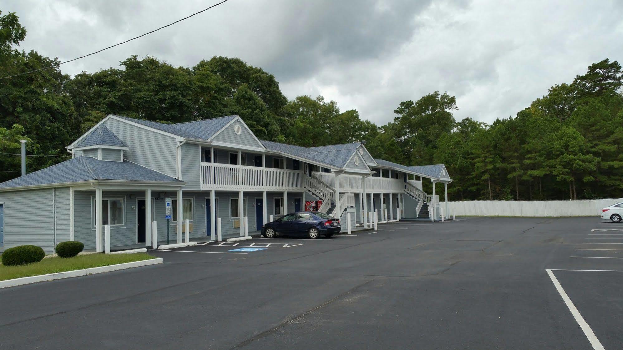 Village Inn & Suites - Smithville Exterior photo